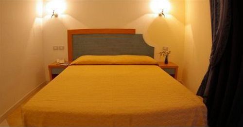 Hotel Club Cala Longa Montauro Экстерьер фото